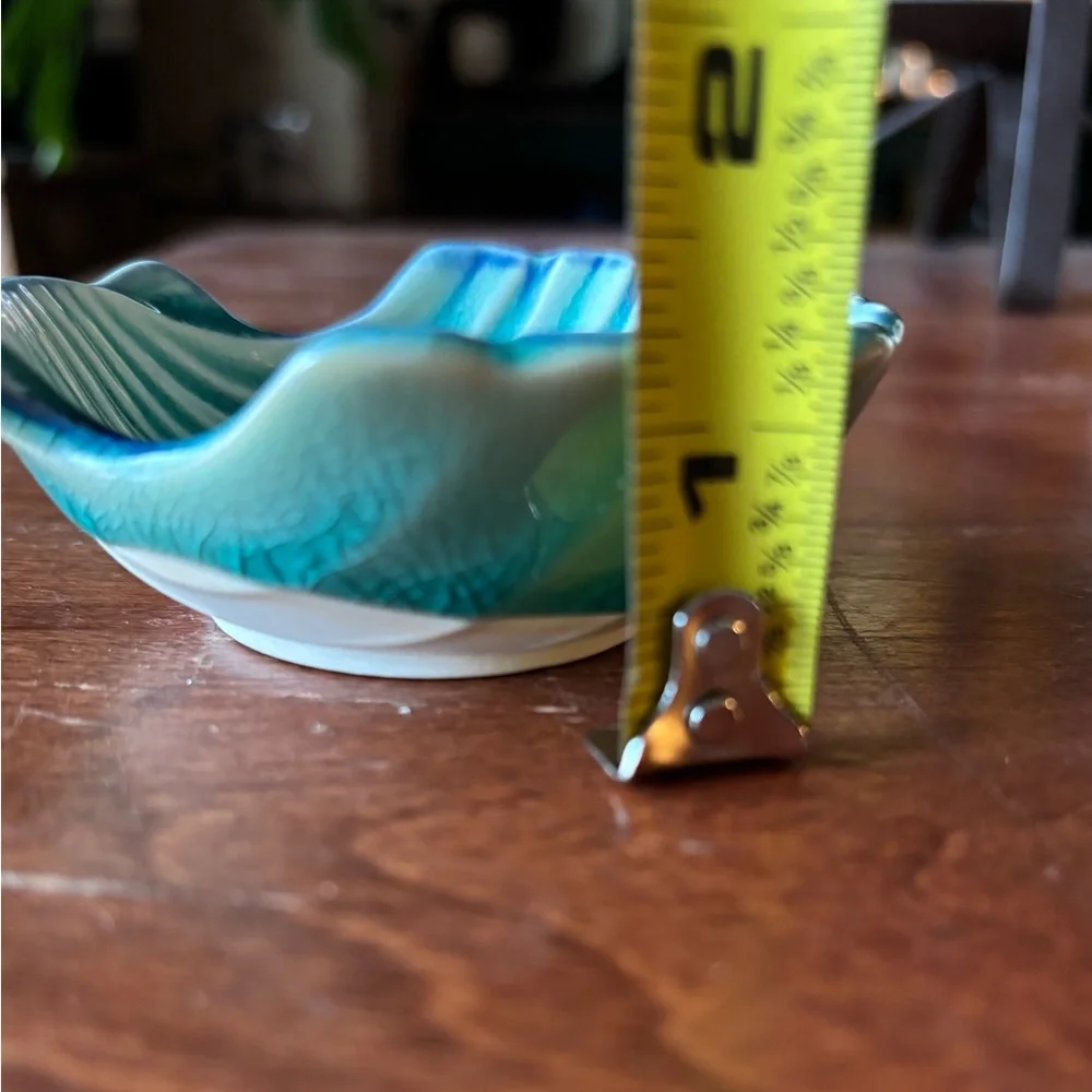 The Unbranded Brand tiny clamshell